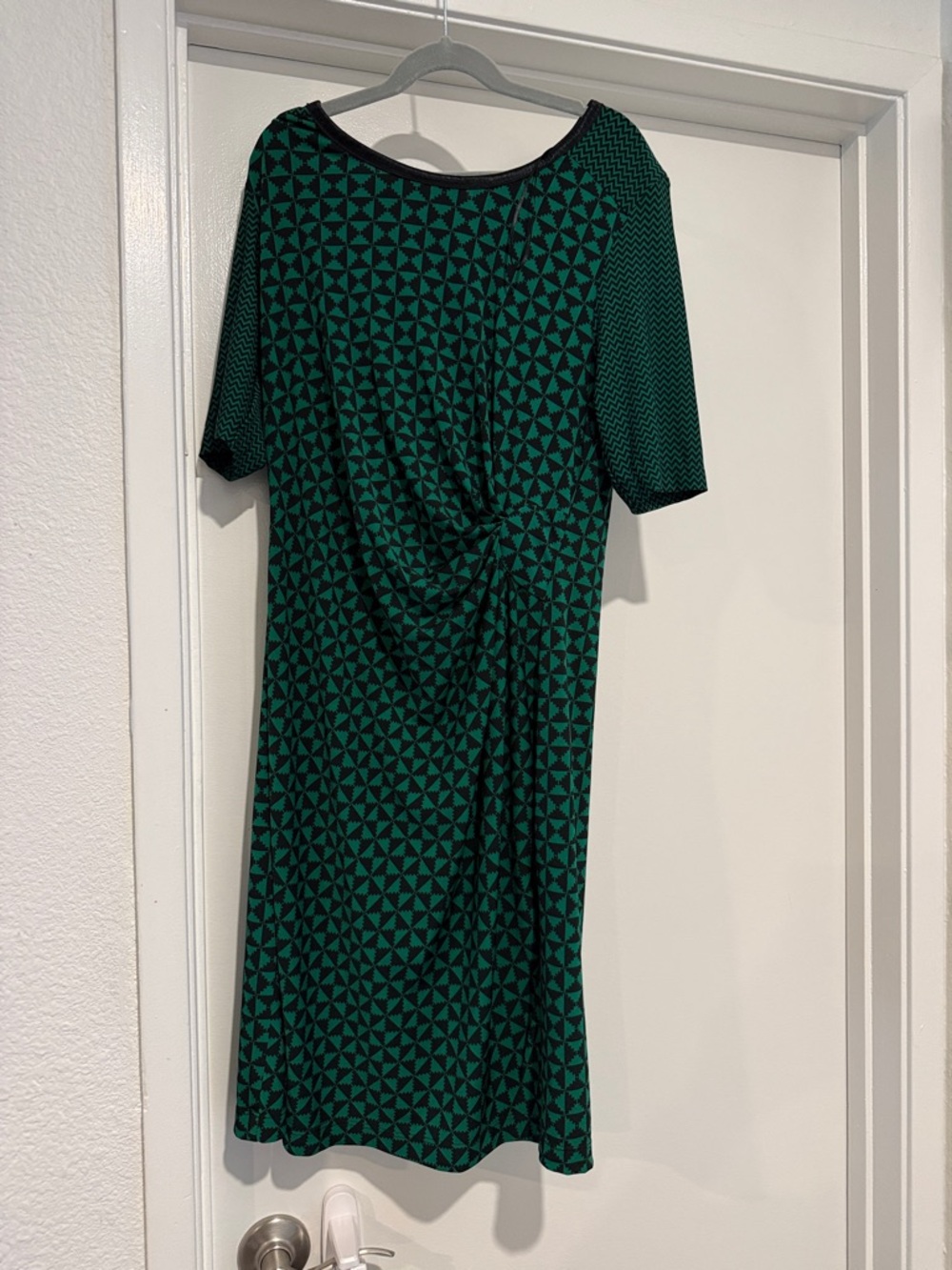 Just...Taylor Emerald and Black Geometric Knot-Front Midi Dress